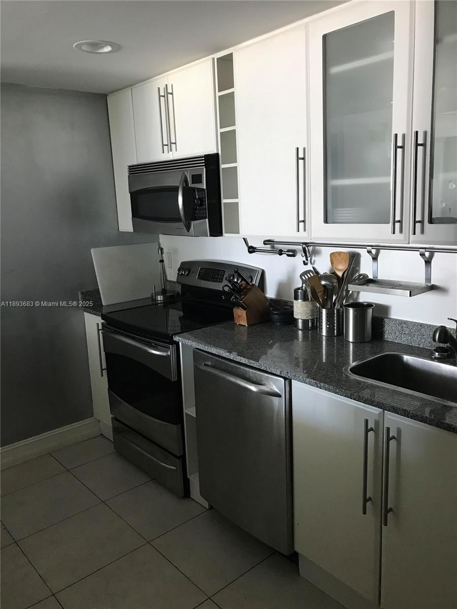 1800 BISCAYNE PLAZA CONDO - Residential