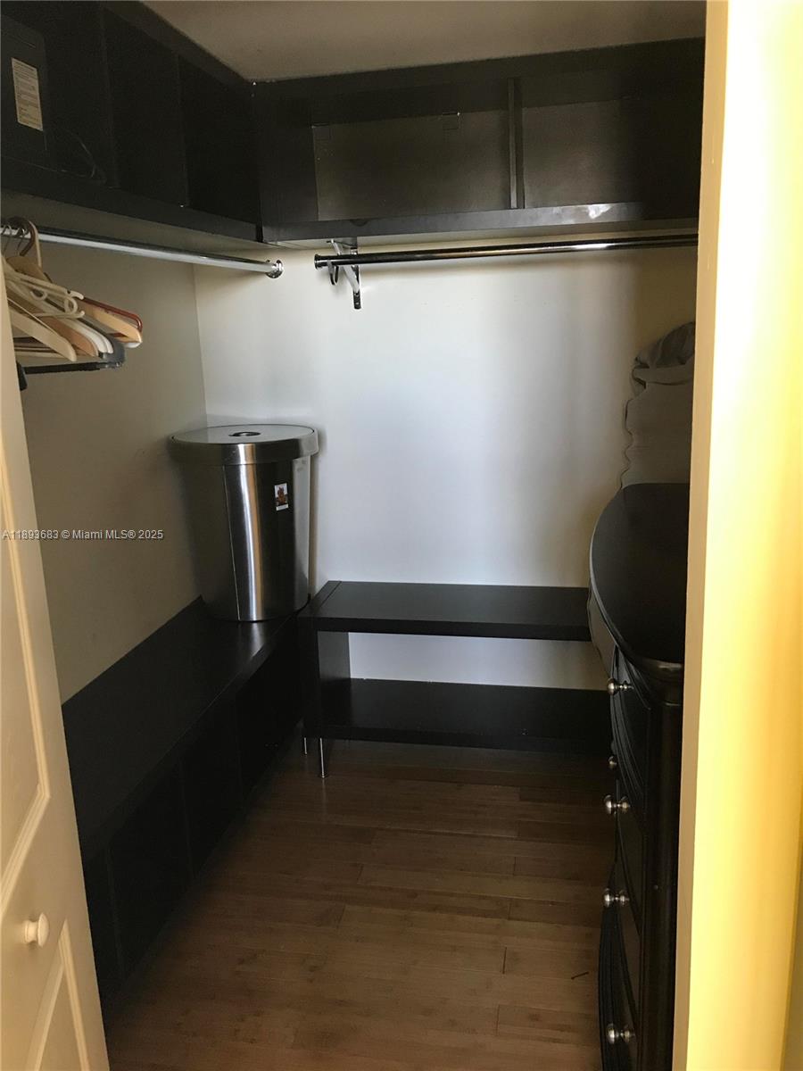1800 BISCAYNE PLAZA CONDO - Residential
