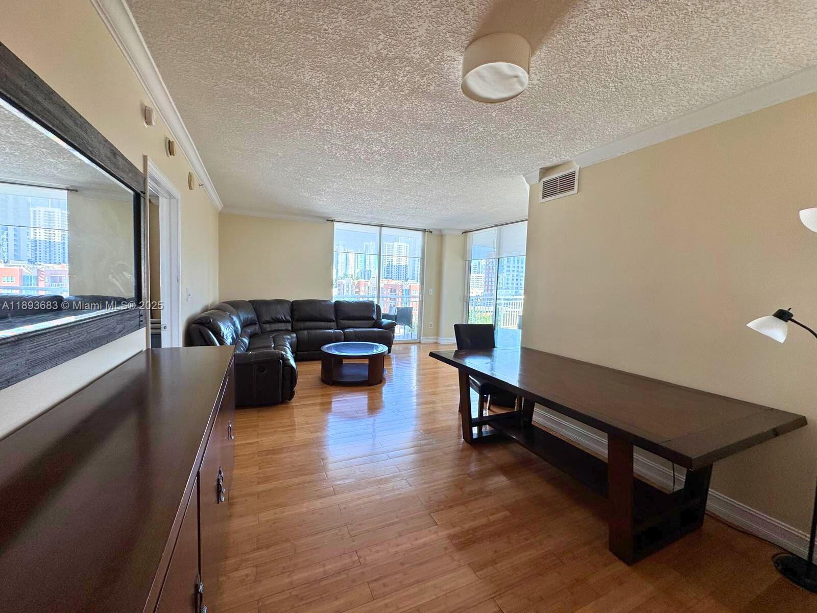 1800 BISCAYNE PLAZA CONDO - Residential