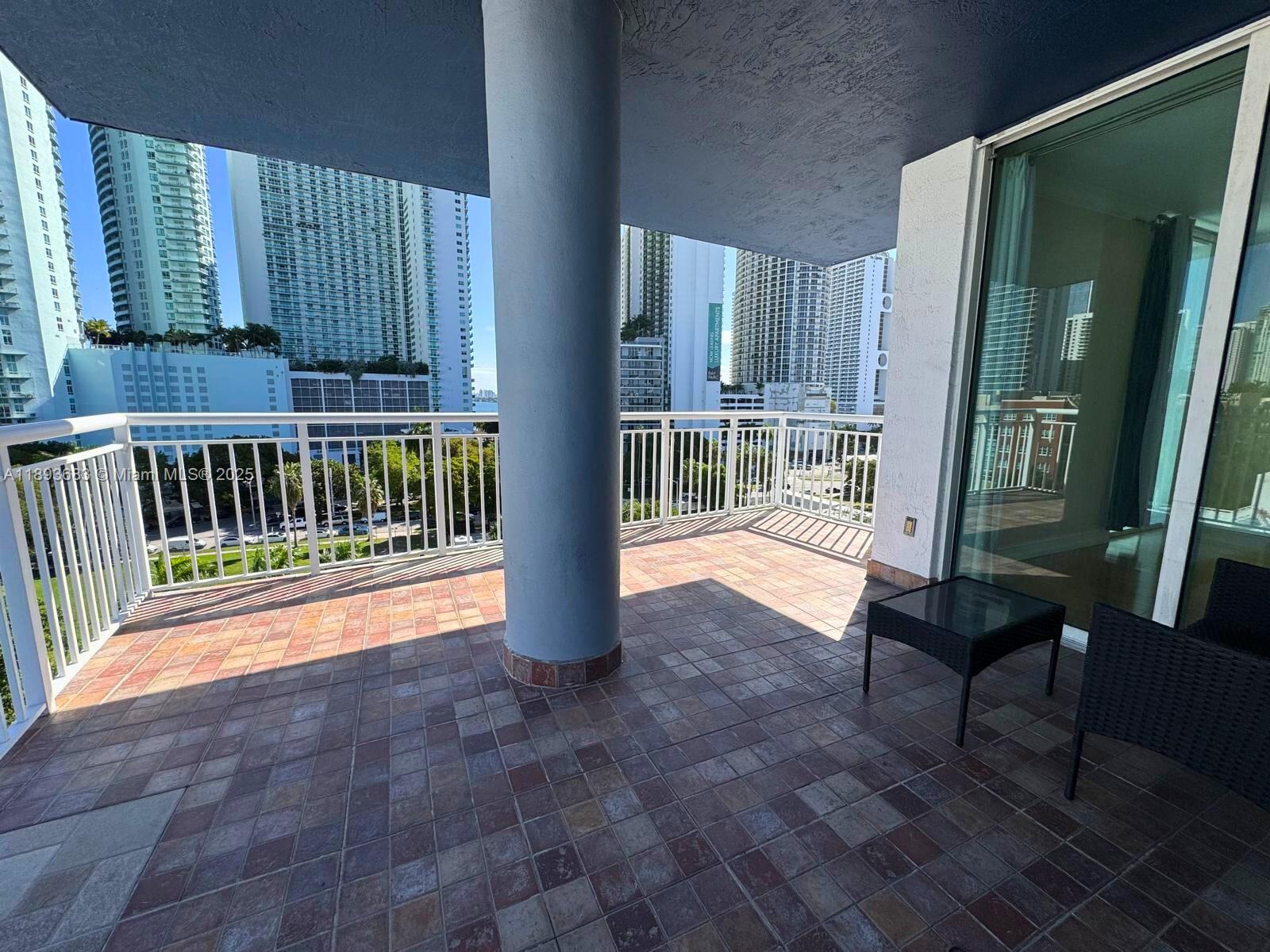 1800 BISCAYNE PLAZA CONDO - Residential