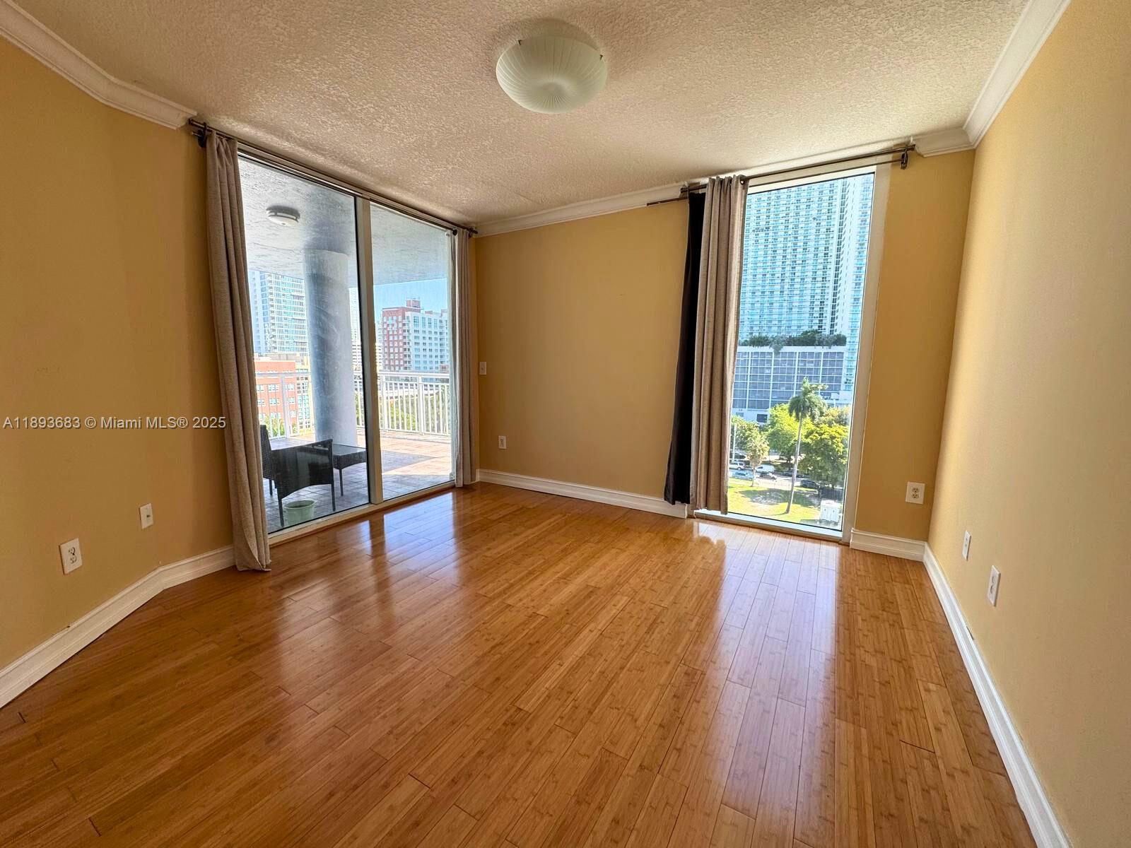 1800 BISCAYNE PLAZA CONDO - Residential