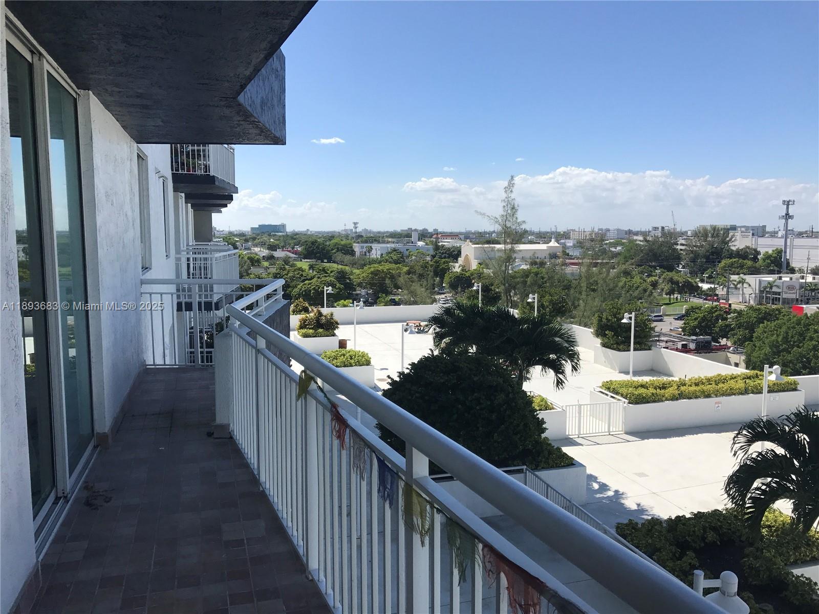 1800 BISCAYNE PLAZA CONDO - Residential