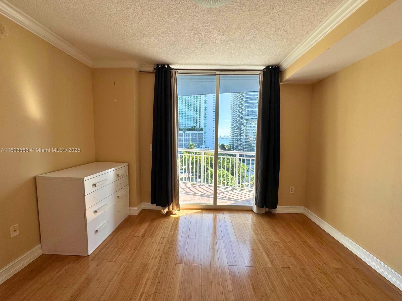 1800 BISCAYNE PLAZA CONDO - Residential