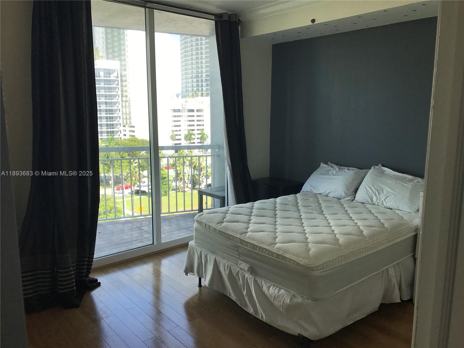 1800 BISCAYNE PLAZA CONDO - Residential