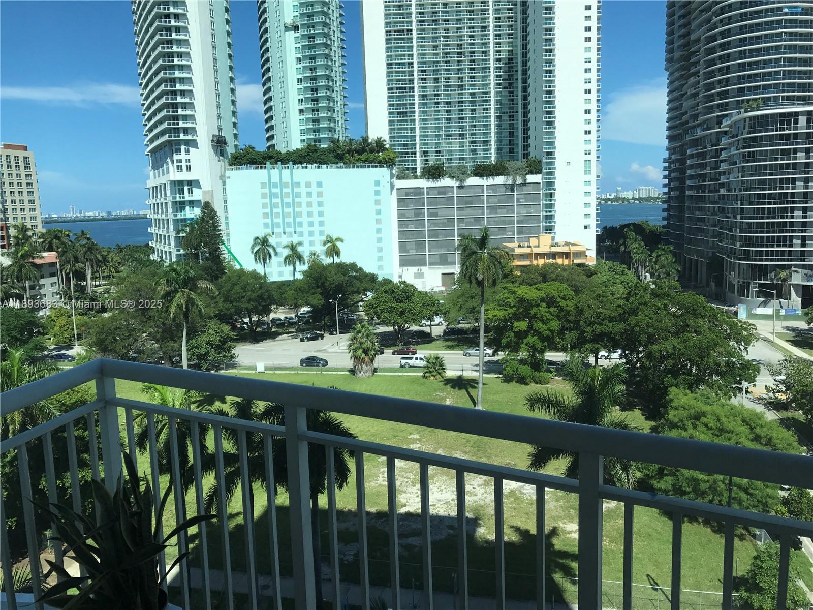1800 BISCAYNE PLAZA CONDO - Residential