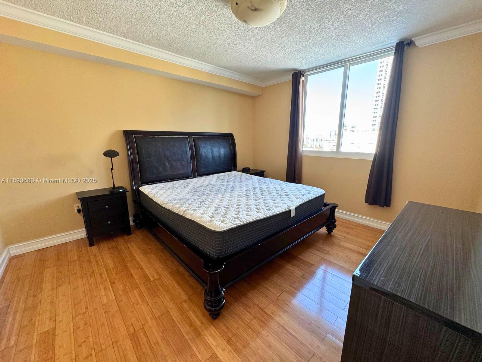 1800 BISCAYNE PLAZA CONDO - Residential