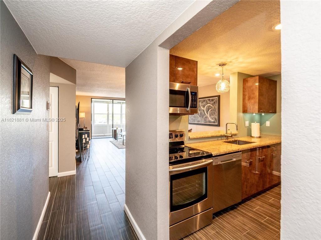 SOMERSET AT LAUDERDALE LA - Residential