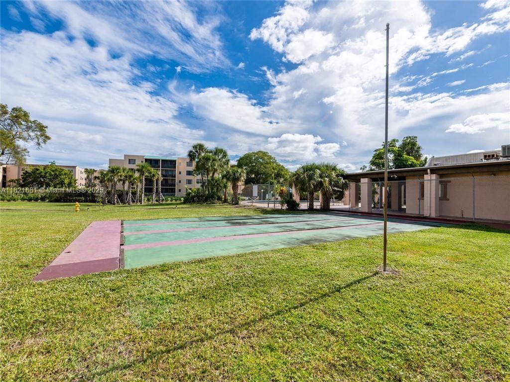 SOMERSET AT LAUDERDALE LA - Residential