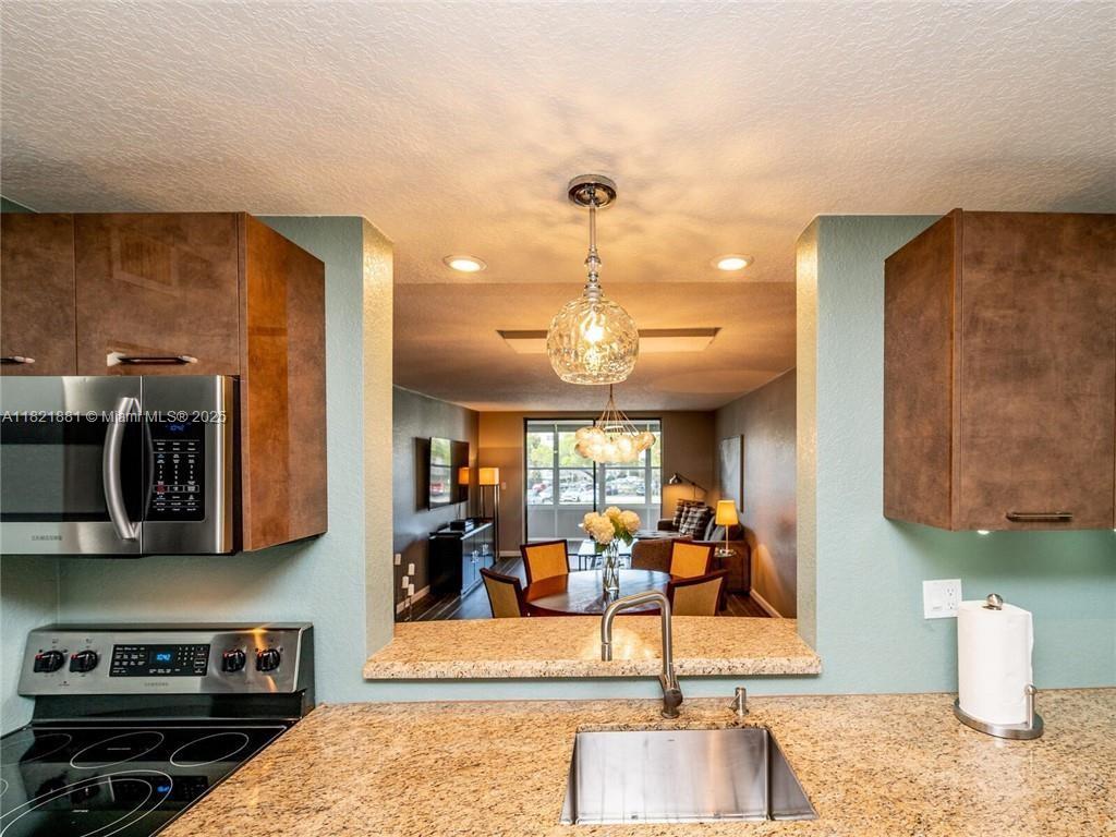 SOMERSET AT LAUDERDALE LA - Residential