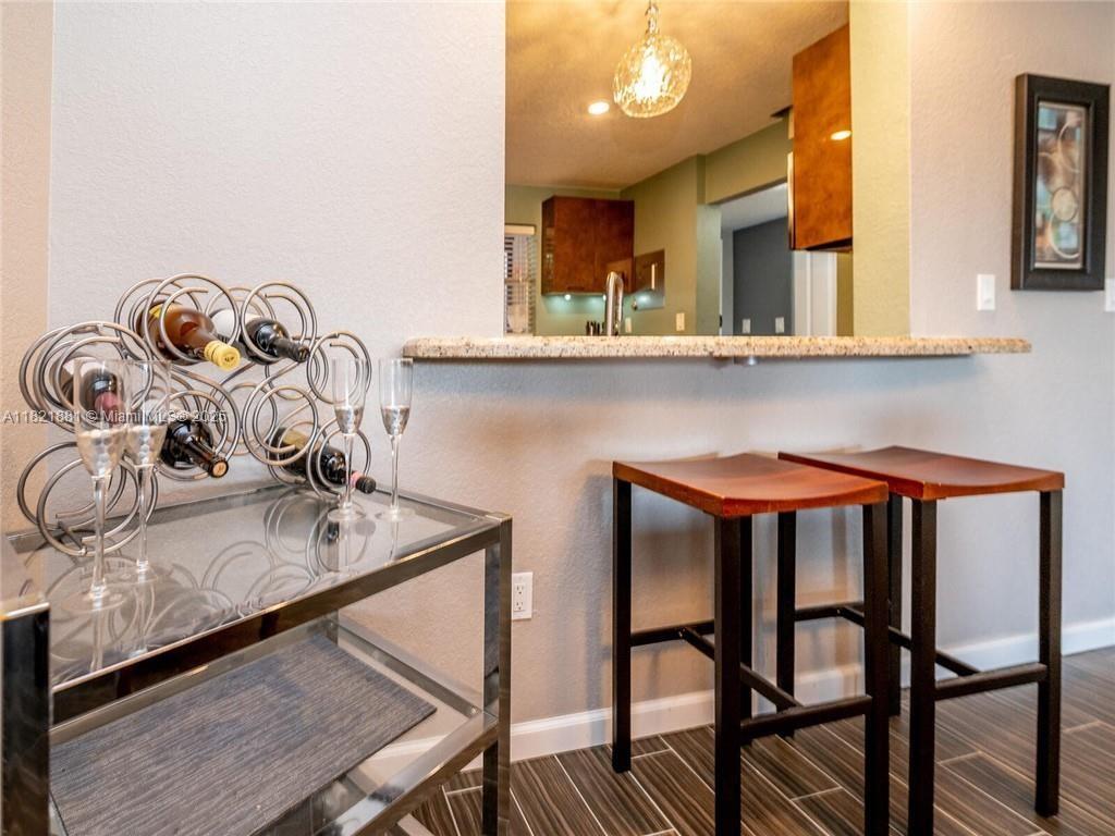 SOMERSET AT LAUDERDALE LA - Residential