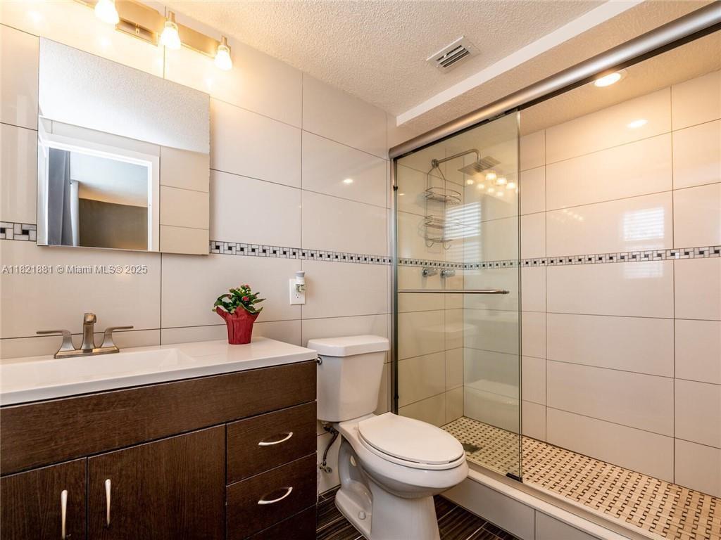 SOMERSET AT LAUDERDALE LA - Residential