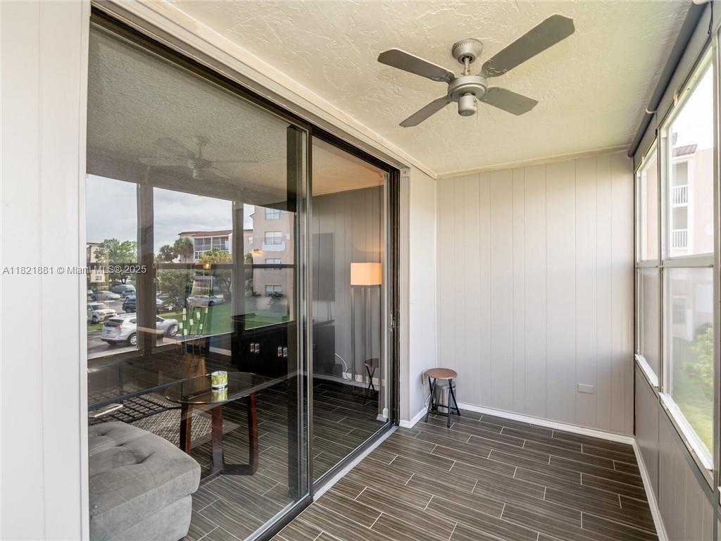 SOMERSET AT LAUDERDALE LA - Residential