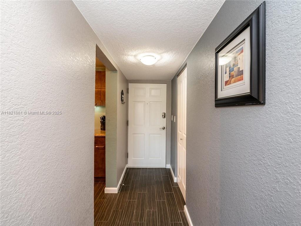 SOMERSET AT LAUDERDALE LA - Residential