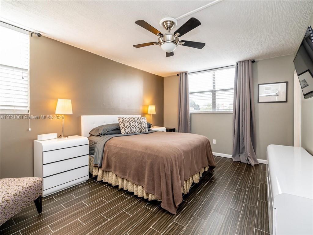 SOMERSET AT LAUDERDALE LA - Residential