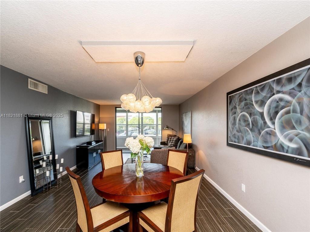 SOMERSET AT LAUDERDALE LA - Residential