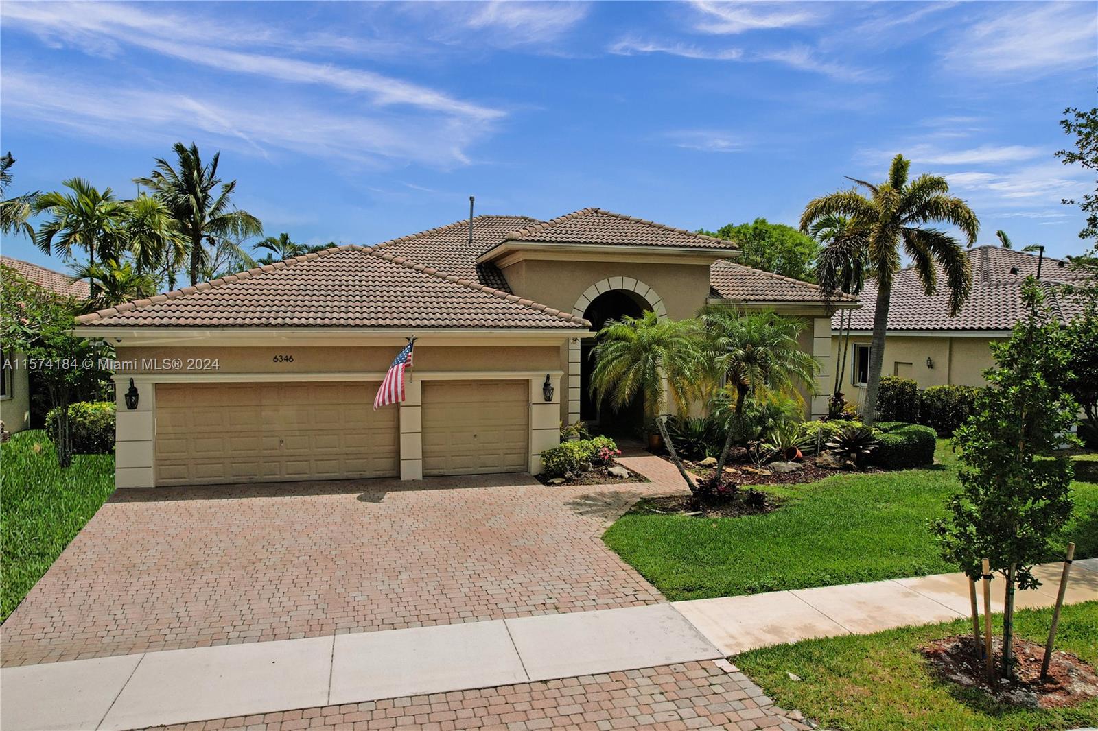 6346 Sw 191st Ave, Pembroke Pines, Miami-Dade County, Florida - 5 Bedrooms  
4 Bathrooms - 