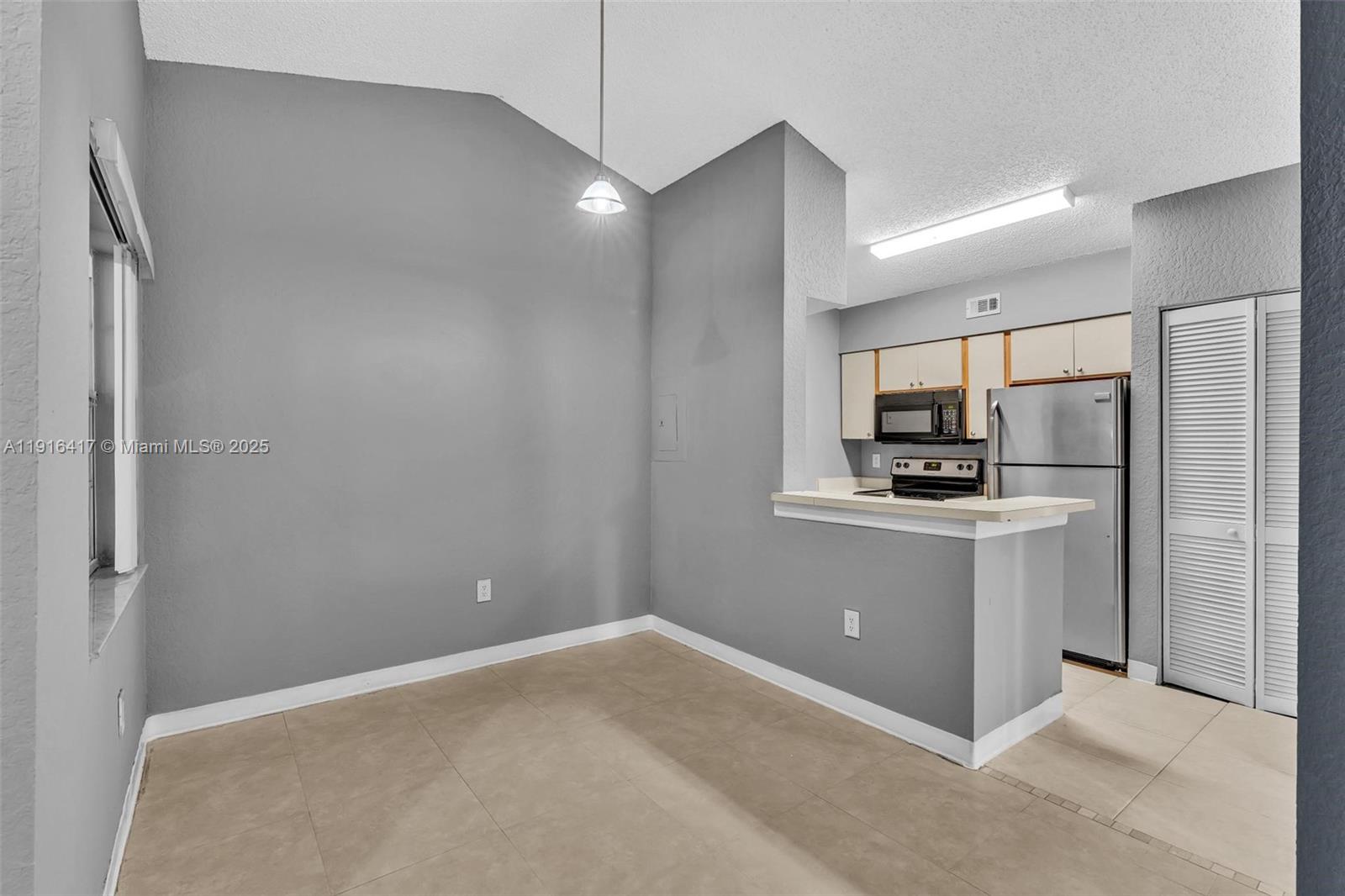 LAKEVIEW CLUB CONDO - Residential Lease