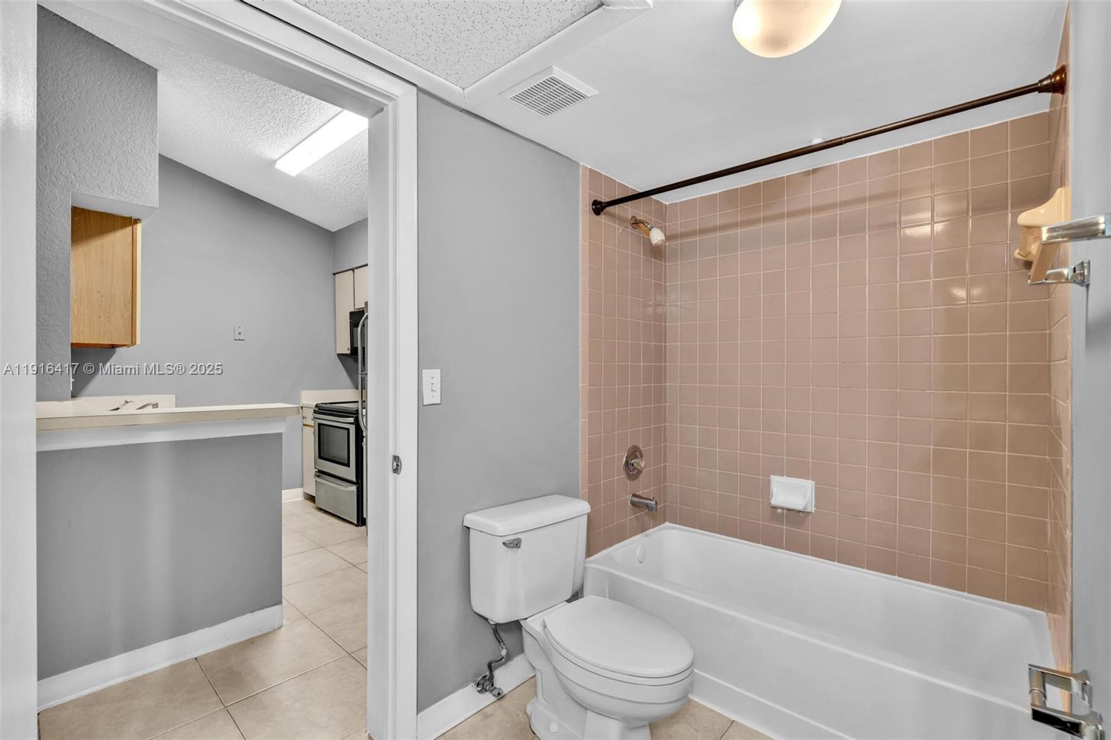 LAKEVIEW CLUB CONDO - Residential Lease