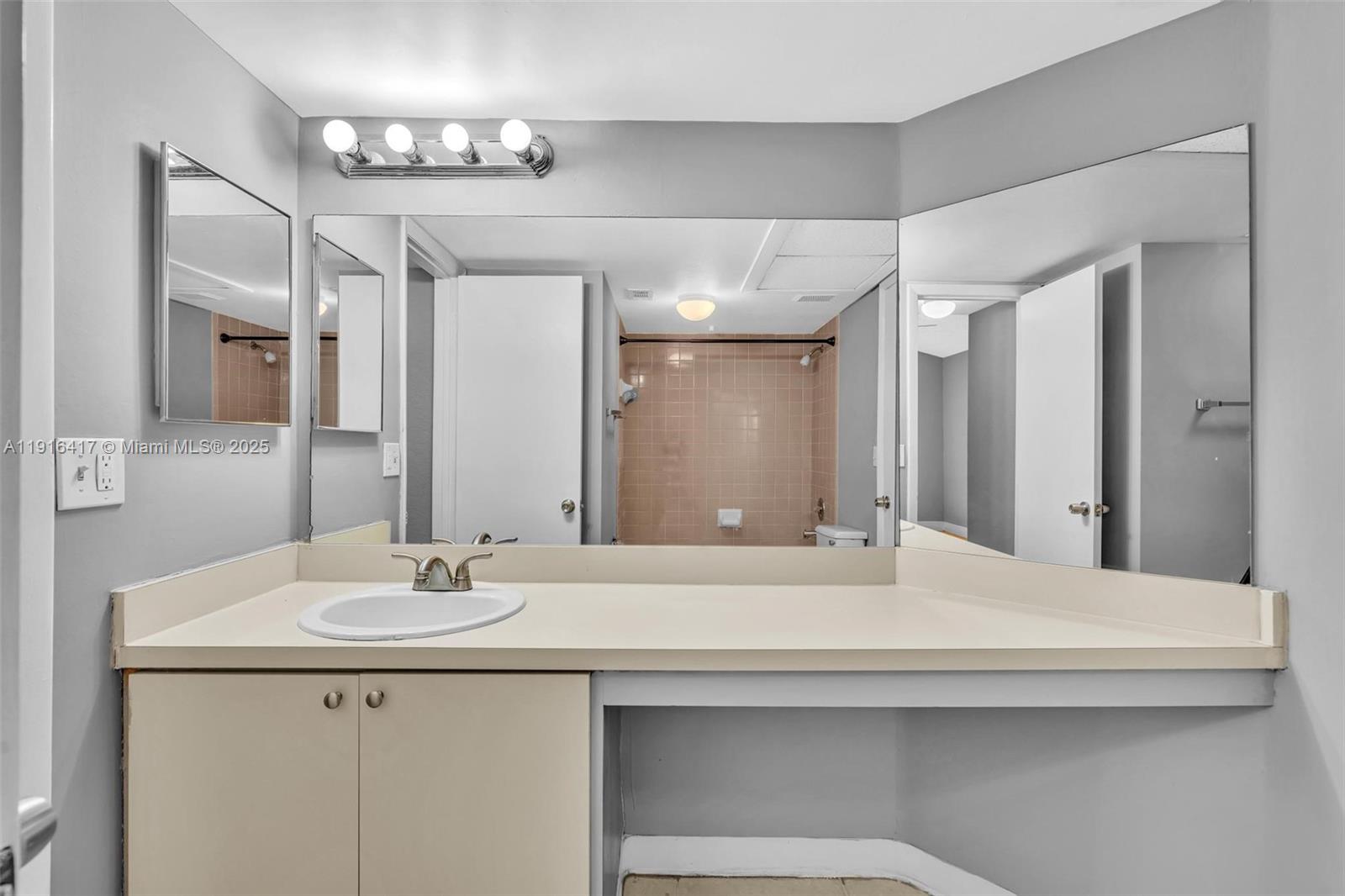 LAKEVIEW CLUB CONDO - Residential Lease