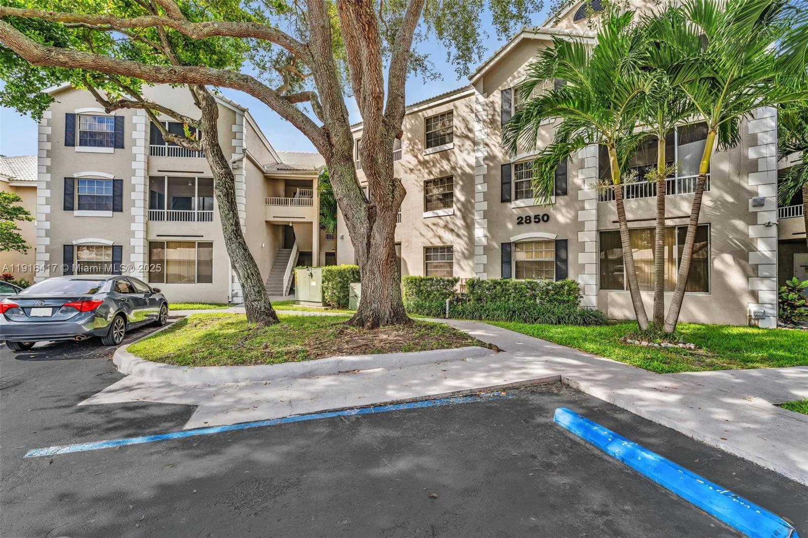 LAKEVIEW CLUB CONDO - Residential Lease