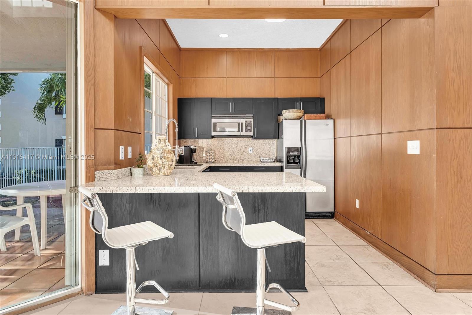 LAKEVIEW CLUB CONDO - Residential Lease