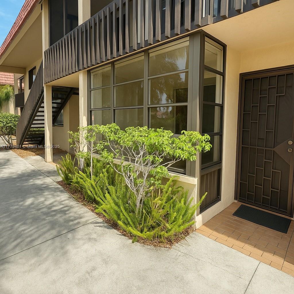 800 Ne 199th St 105D, Miami, Broward County, Florida - 2 Bedrooms  
2 Bathrooms - 