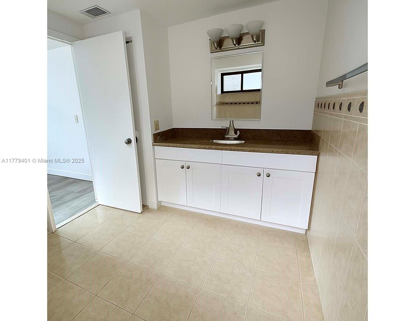 NORTHLAKE VLG AT CALIF CL - Residential