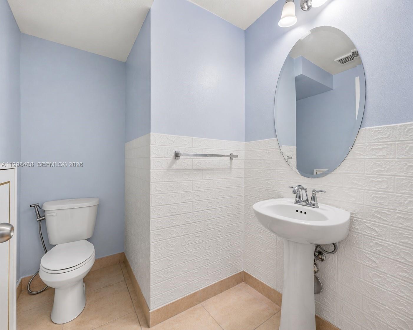 MANDARIN LAKES - Residential Lease