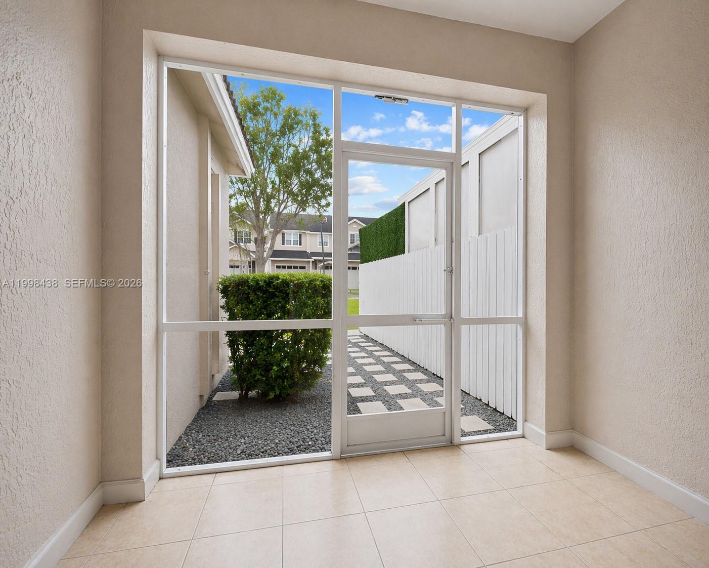 MANDARIN LAKES - Residential Lease