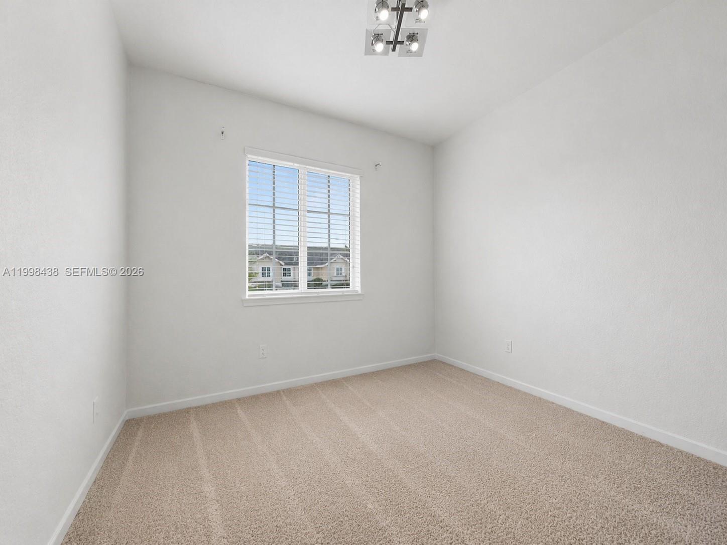 MANDARIN LAKES - Residential Lease