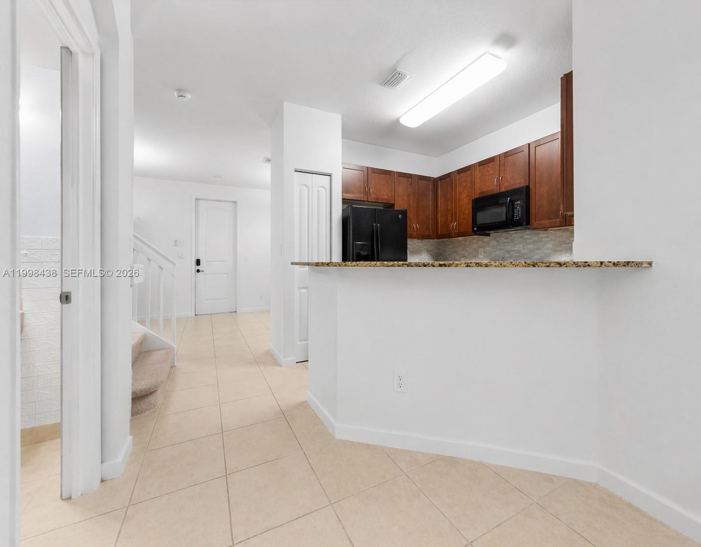 MANDARIN LAKES - Residential Lease