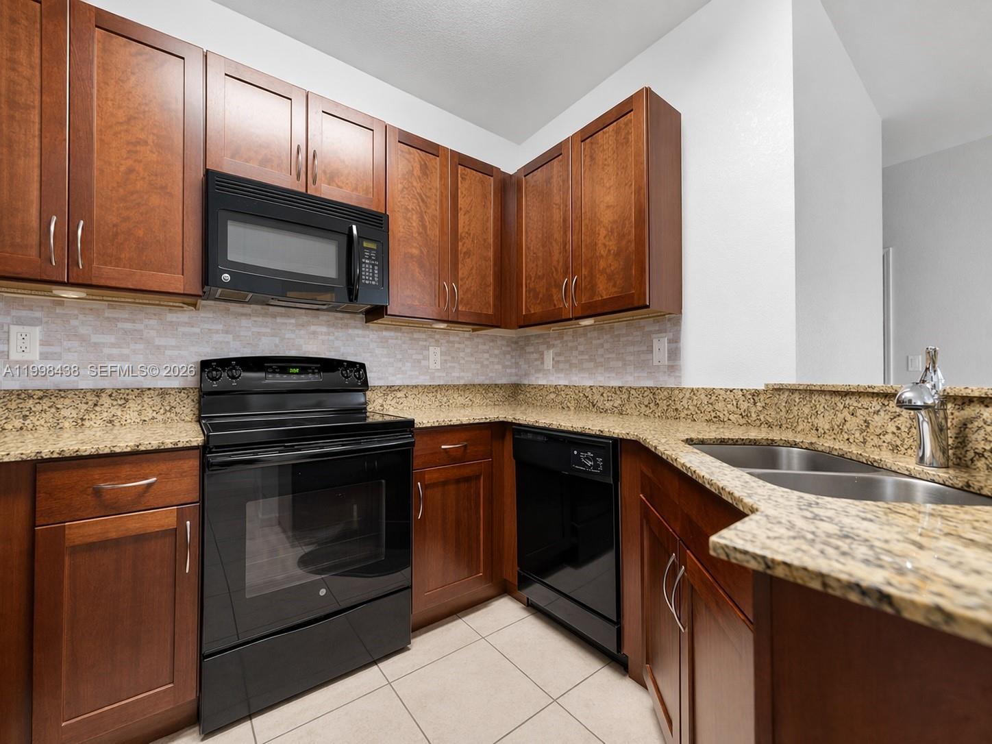 MANDARIN LAKES - Residential Lease