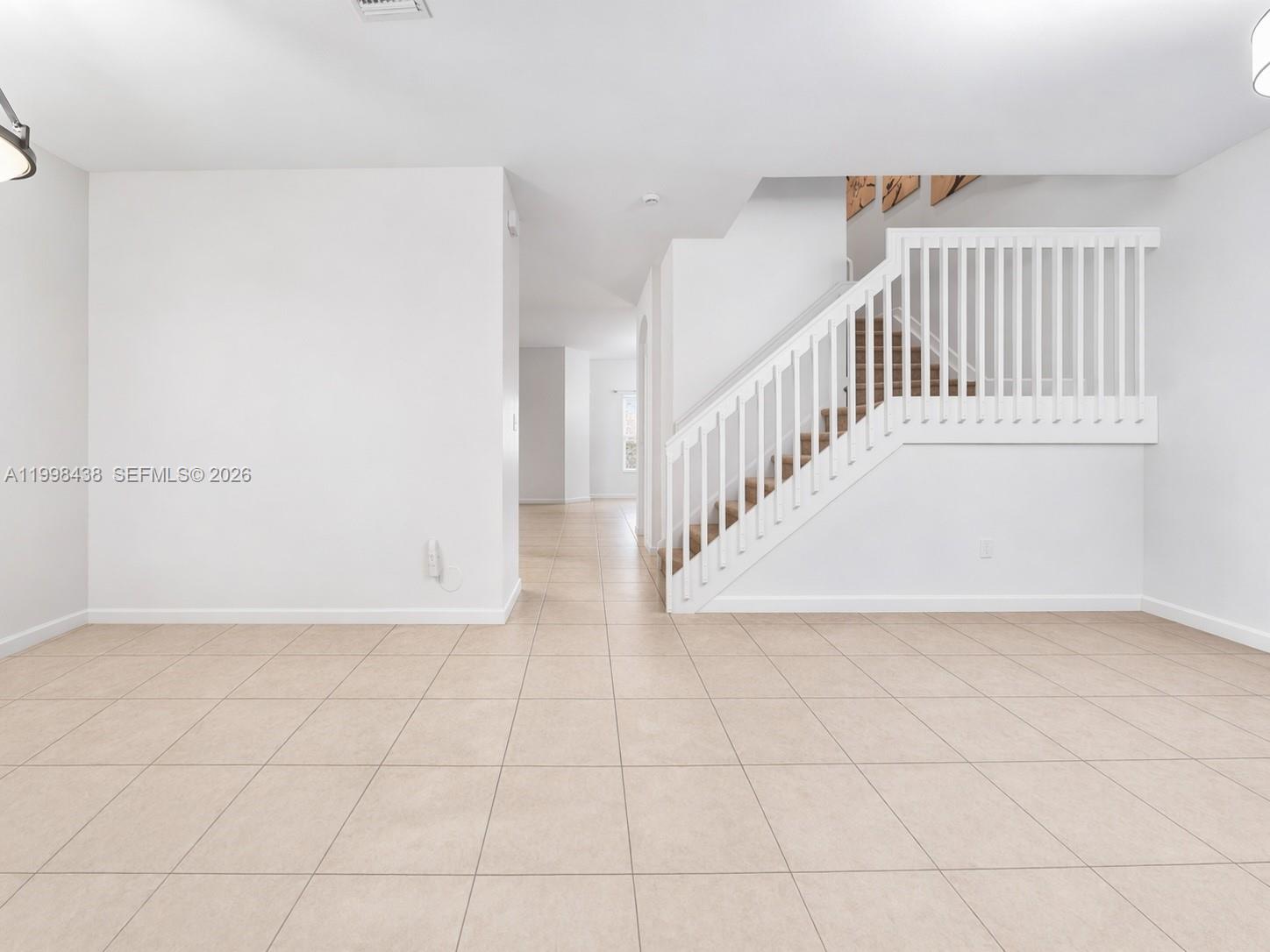 MANDARIN LAKES - Residential Lease