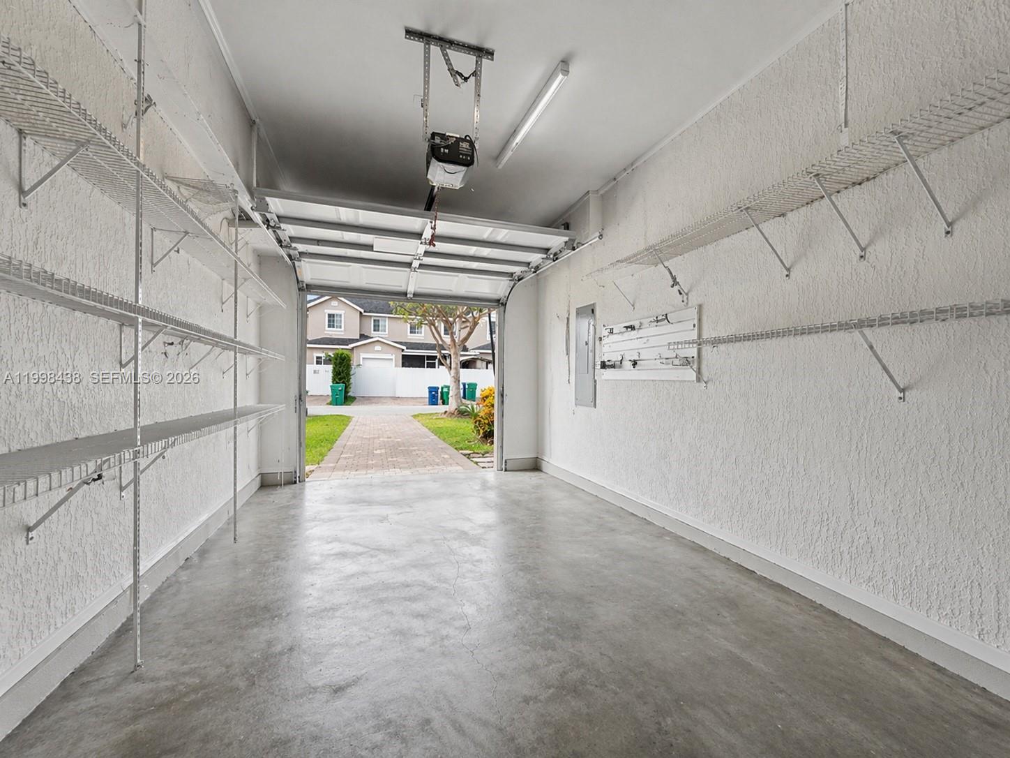 MANDARIN LAKES - Residential Lease