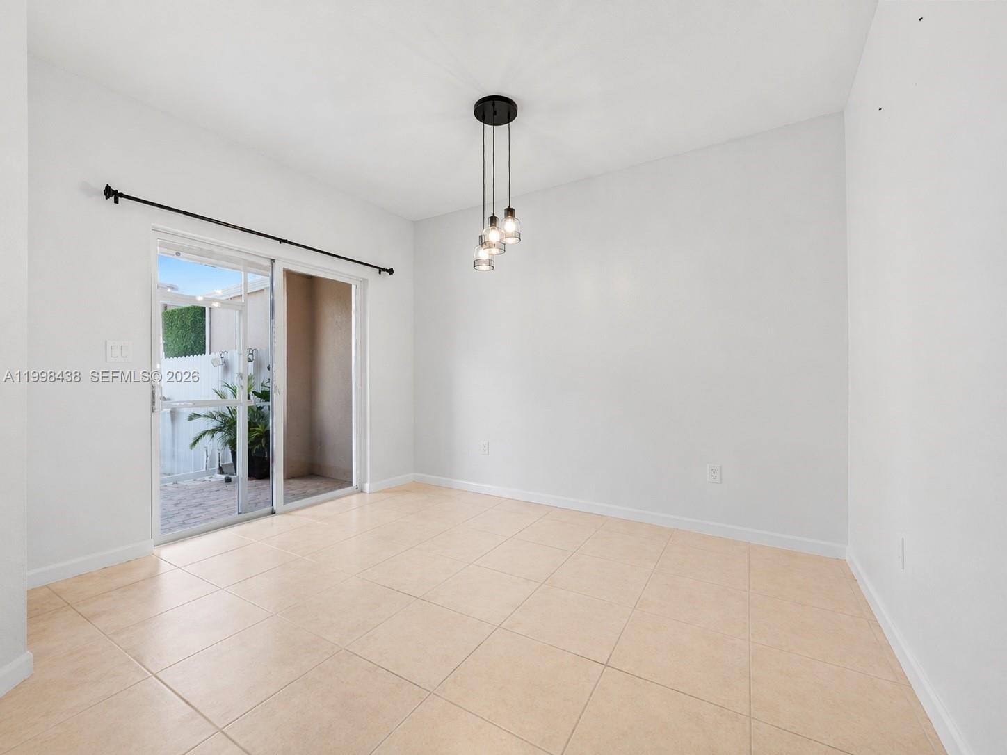 MANDARIN LAKES - Residential Lease