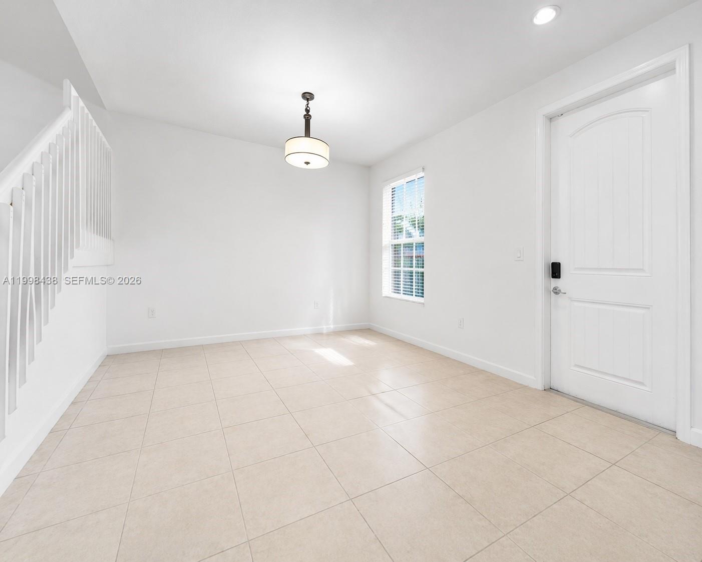 MANDARIN LAKES - Residential Lease