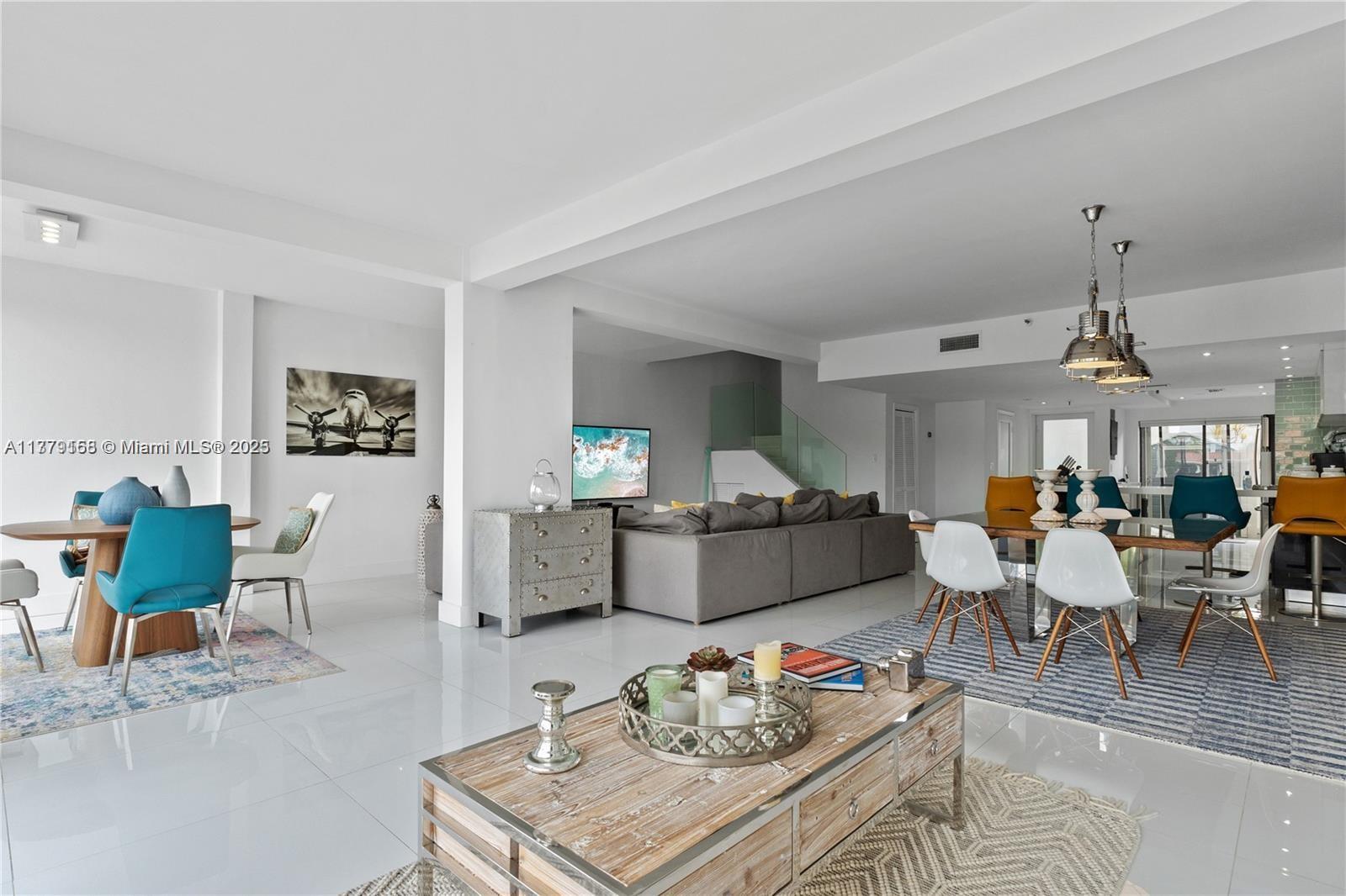 387 Poinciana Dr 1211