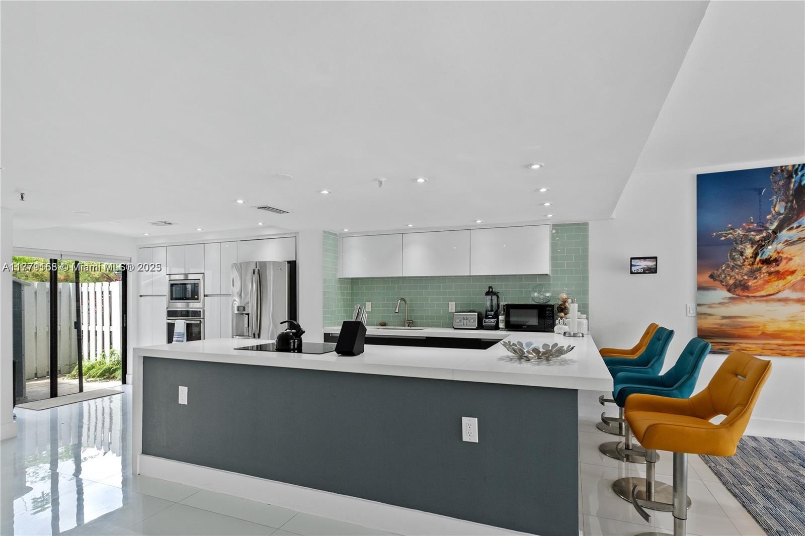 387 Poinciana Dr 1211