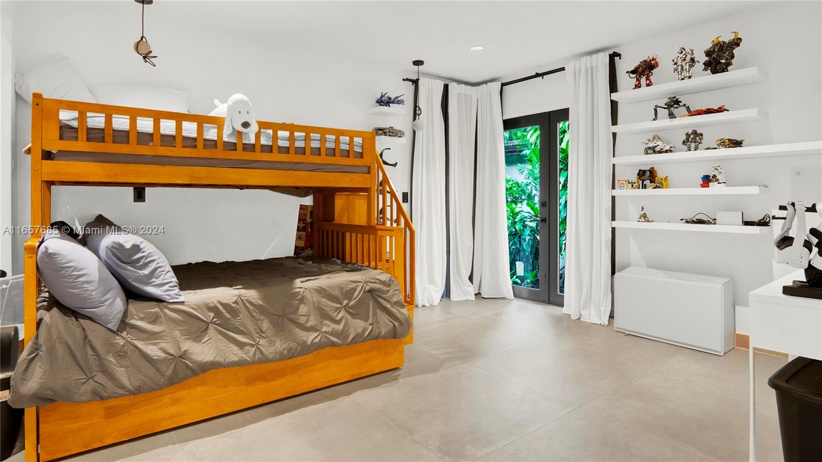 BRICKELLS FLAGLER - Residential Lease