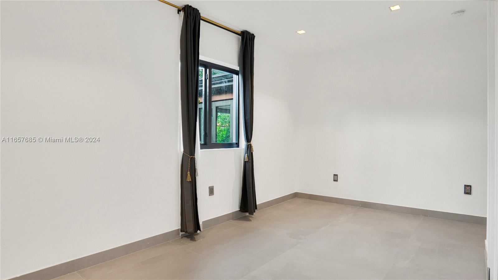 BRICKELLS FLAGLER - Residential Lease