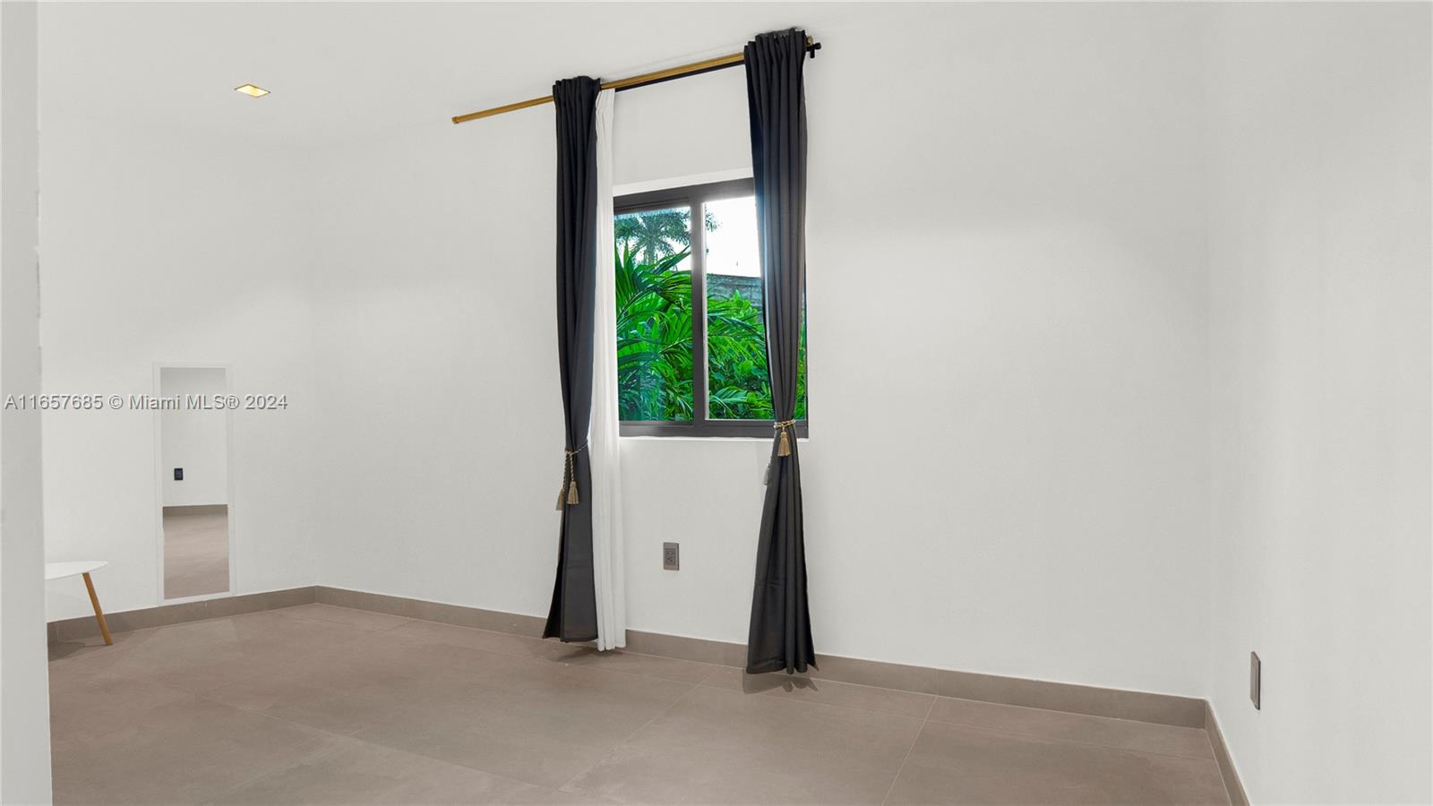 BRICKELLS FLAGLER - Residential Lease