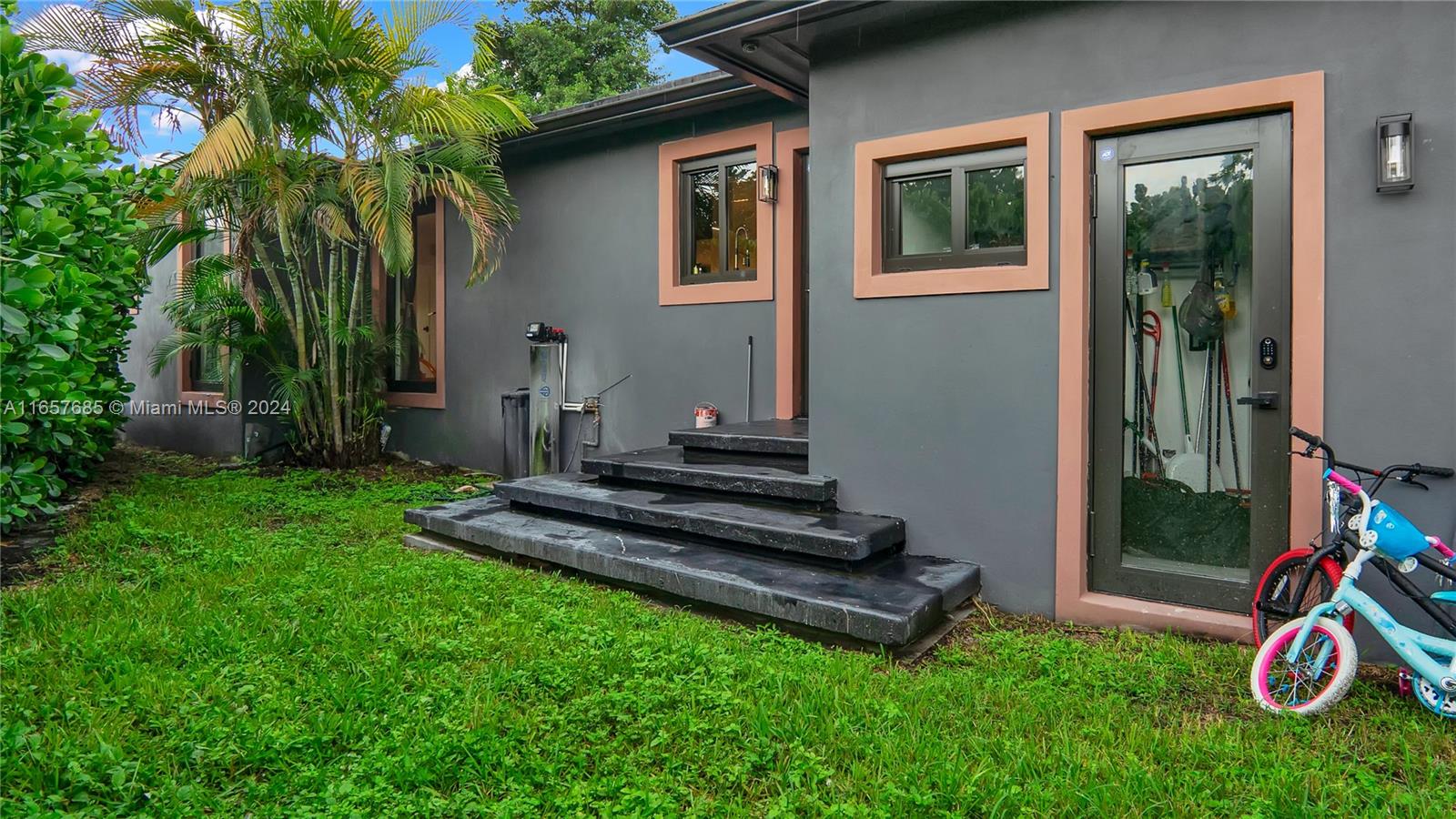 BRICKELLS FLAGLER - Residential Lease