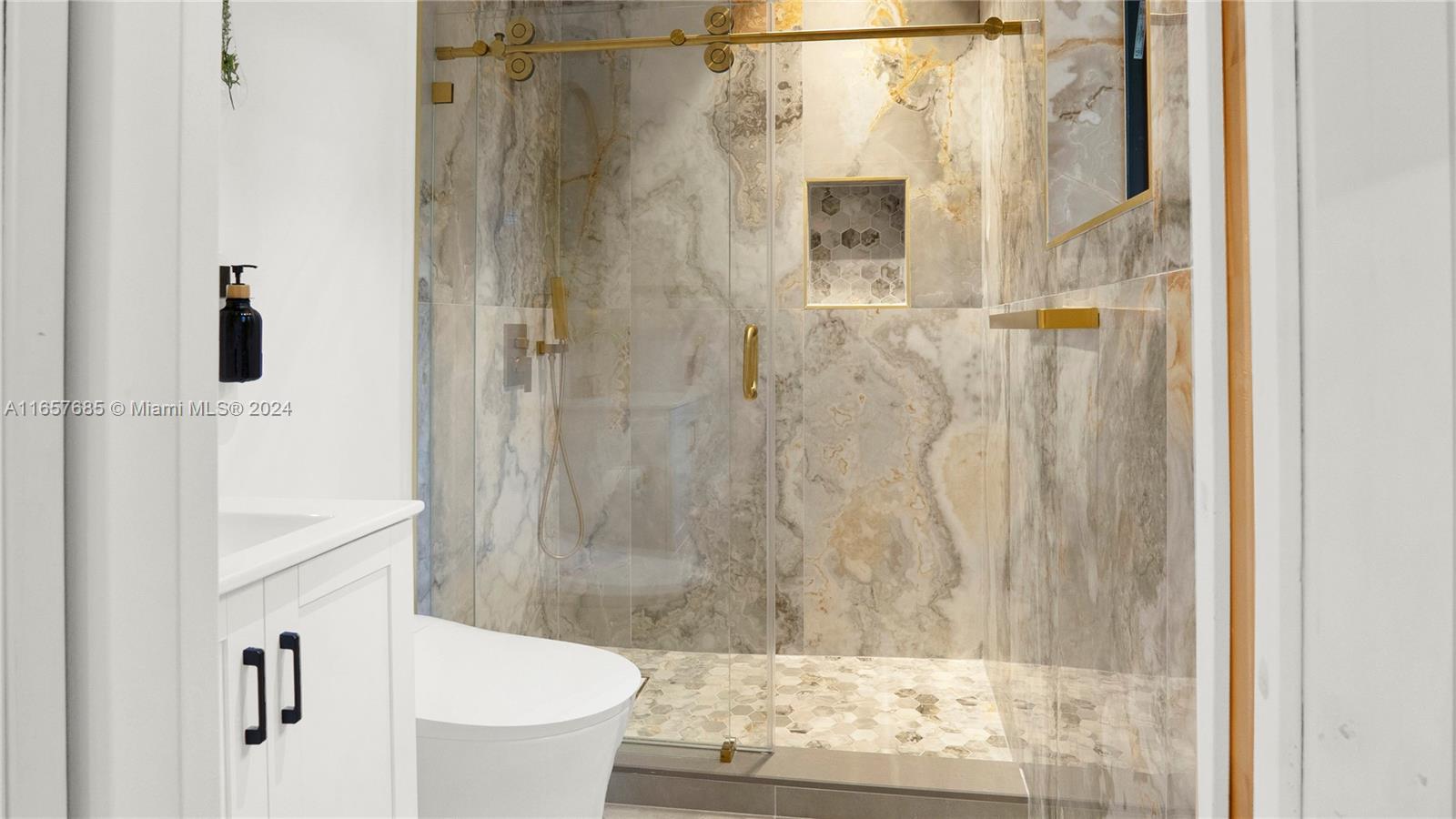 BRICKELLS FLAGLER - Residential Lease