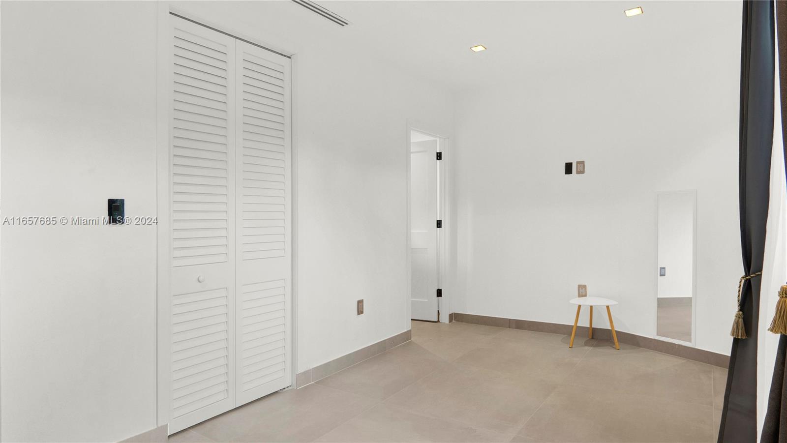 BRICKELLS FLAGLER - Residential Lease