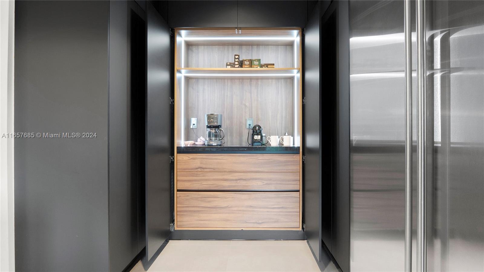 BRICKELLS FLAGLER - Residential Lease