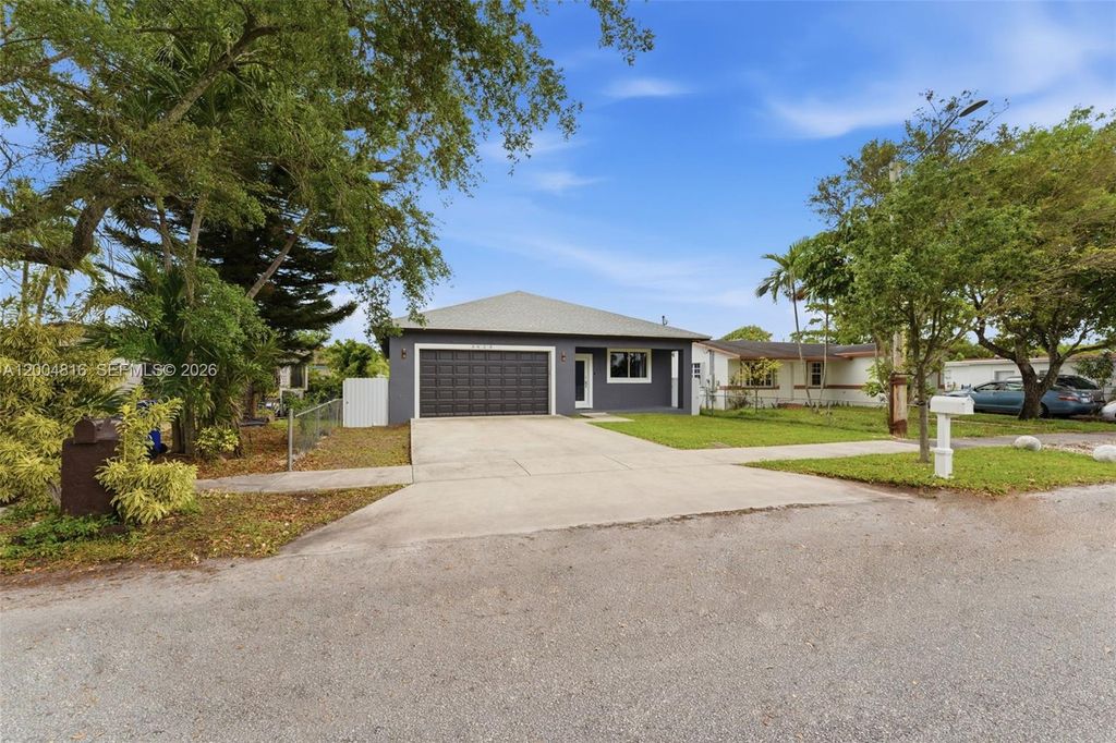 Photo of 5628 Flagler St, Hollywood, FL 33023 (MLS # A12004816)