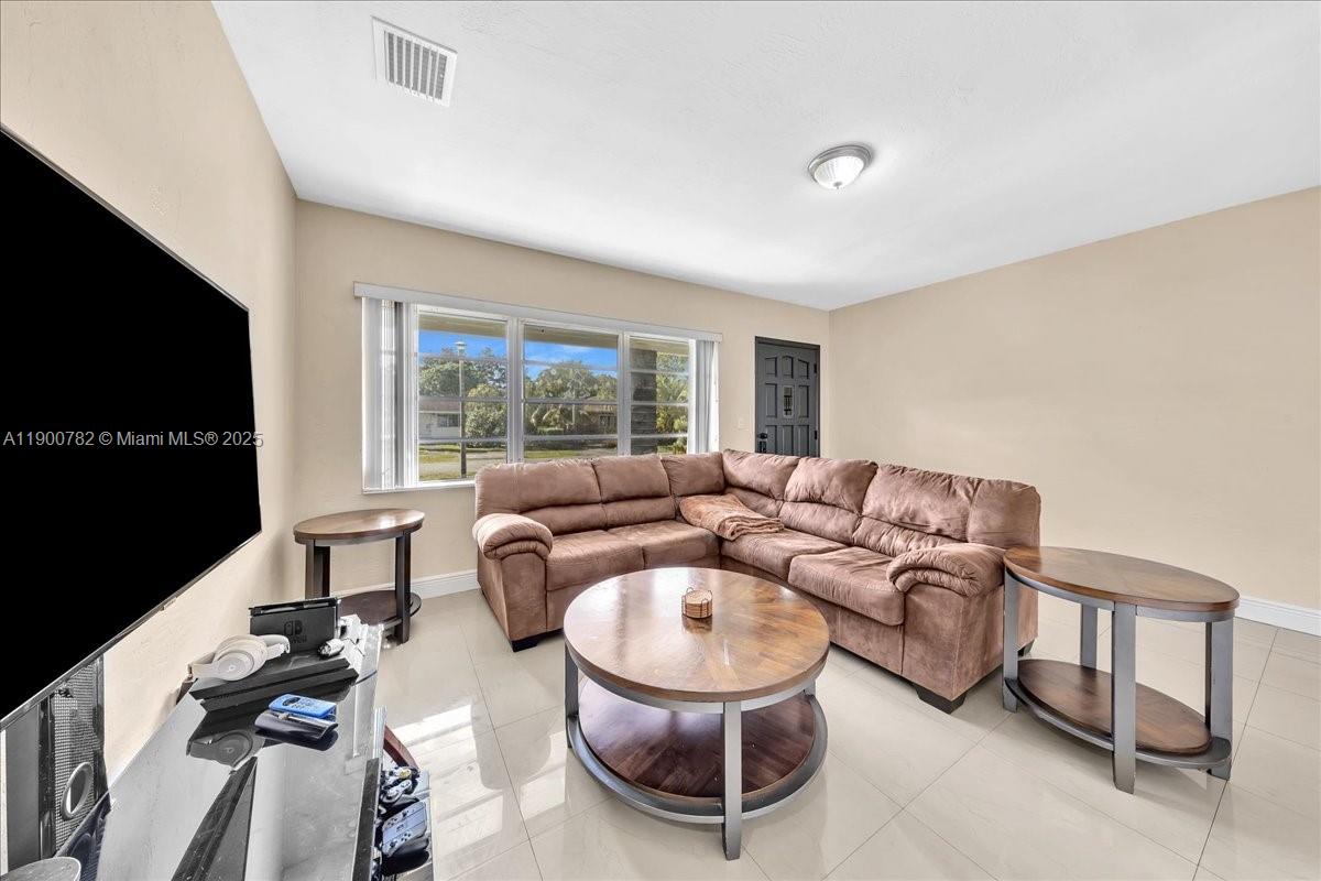 BREEZY HEIGHTS 1ST ADDN - Residential