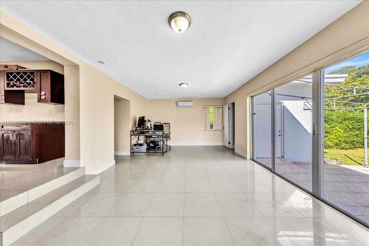 BREEZY HEIGHTS 1ST ADDN - Residential