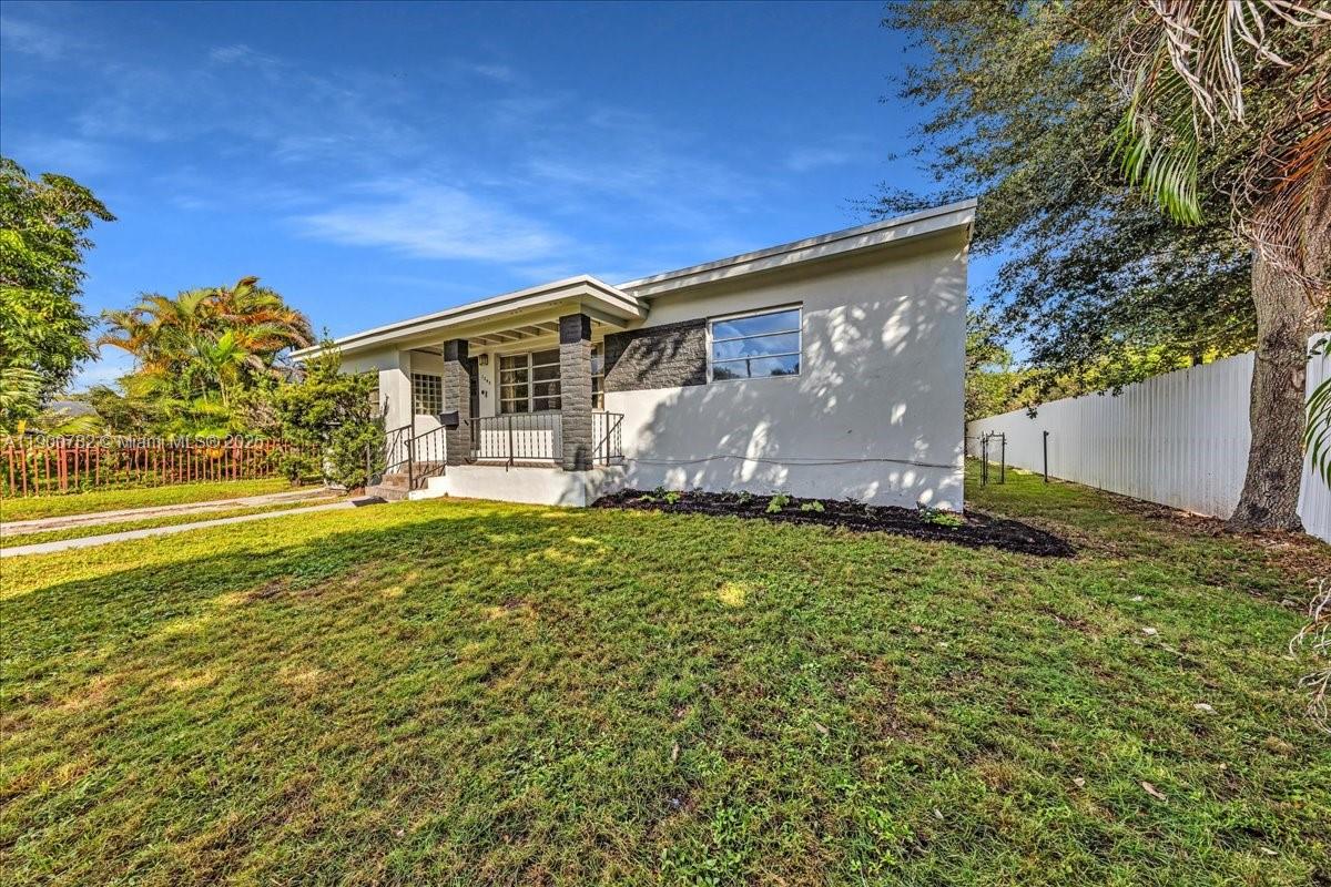 BREEZY HEIGHTS 1ST ADDN - Residential
