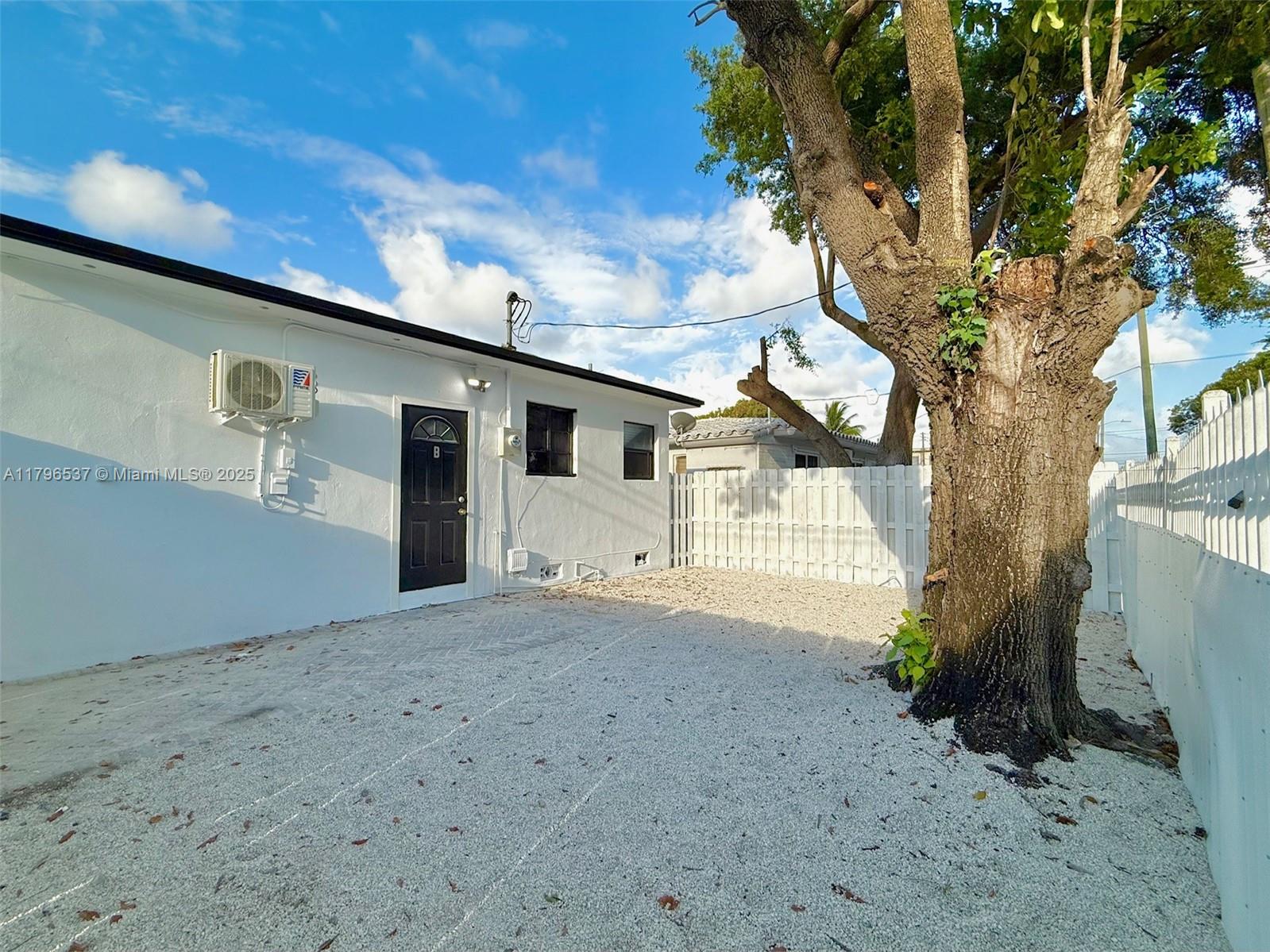 Rental Property at 7724 Ne 1st Ave B, Miami, Broward County, Florida - Bathrooms: 1  - $1,400 MO.